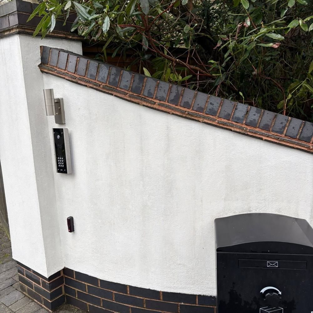 White rendered garden wall after cleaning by Owens Exterior Cleaning, Devon (view 1)